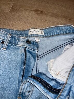 Abercrombie & Fitch Dad High-Rise short